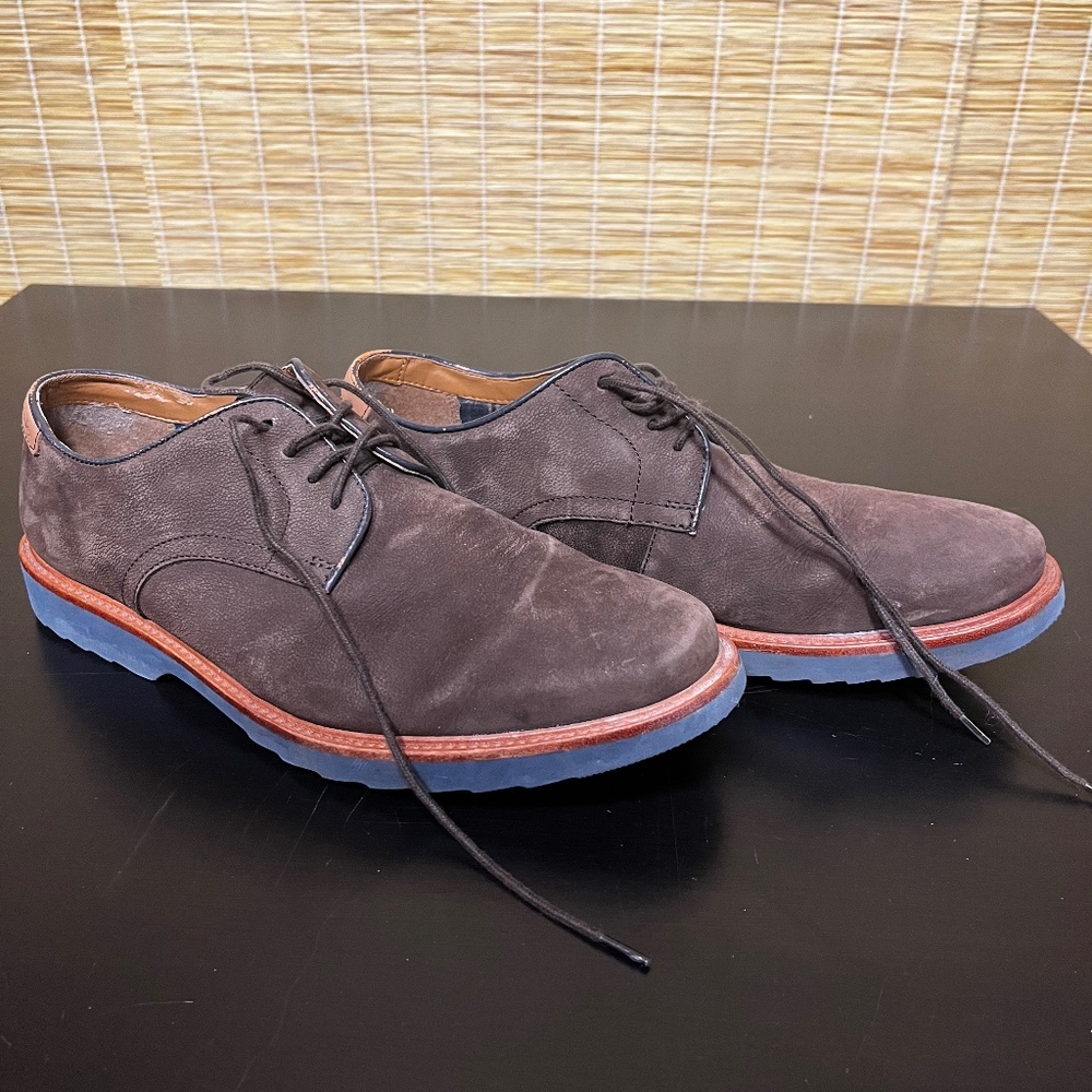 Clarks brown suede soes